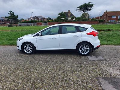 Used Ford Focus Zetec 2015 White Hatchback