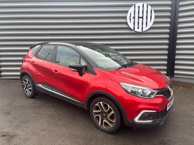 Red/black Used 2019 Renault Captur Iconic SUV | £7,700 (Fair price)