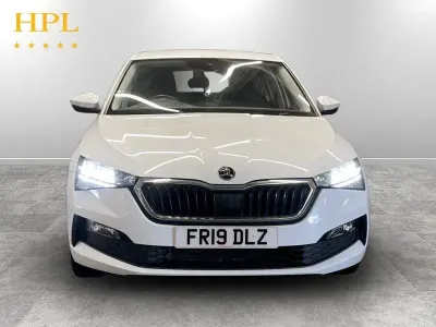 Gebraucht Skoda Scala SE 115 PS (84 kW) 2019 Weiß Kleinwagen