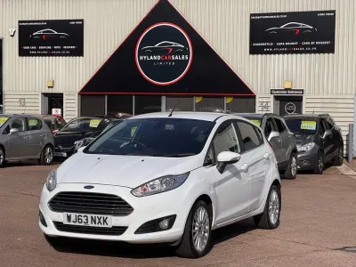 Used Ford Fiesta Titanium 125 HP (91 kW) 2013 White Hatchback