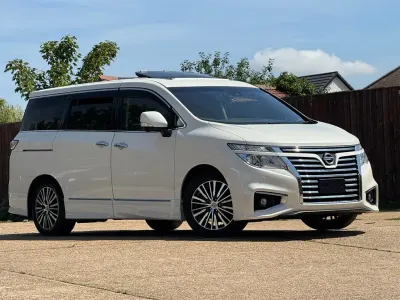 Used Nissan Elgrand Premium Edition 2020 White MPV