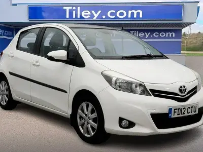 Used Toyota Yaris 101 HP (74 kW) 2012 White Hatchback