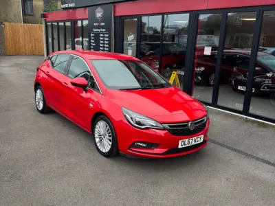 Begagnad Vauxhall Astra Elite 150 HK (110 kW) 2018 Röd Halvkombi