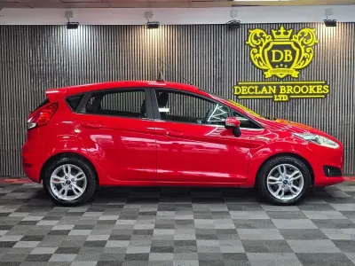 Begagnad Ford Fiesta Zetec 2017 Röd Halvkombi