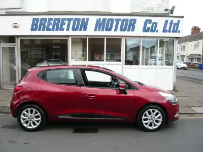 Used Renault Clio IV Dynamique 2017 Red Hatchback