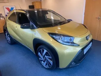 Used Toyota Aygo X 72 HP (52 kW) 2023 Gold SUV
