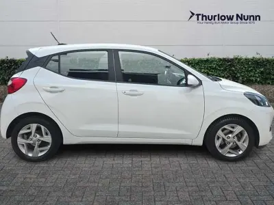 Used Hyundai i10 SE 67 HP (49 kW) 2022 Atlas white/black+white pck Hatchback