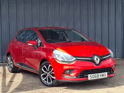 Used Renault Clio Play 90 HP (66 kW) 2018 Red Hatchback