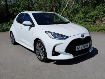 Used Toyota Yaris 113 HP (83 kW) 2023 White Hatchback