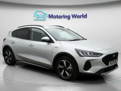 Używany Ford Focus Active 125 KM (91 kW) 2023 Srebrny Hatchback
