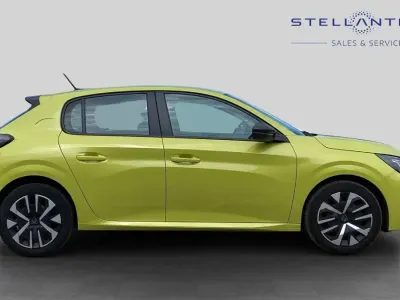 Used Peugeot 208 Active 99 HP (72 kW) 2024 Yellow Hatchback