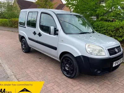Käytetty Fiat Doblò Active 2010 Hopea Tila-auto