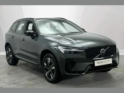 Begagnad Volvo XC60 Plus 247 HK (181 kW) 2025 Grön SUV
