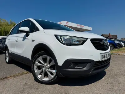 Used Vauxhall Crossland X S 2019 White SUV