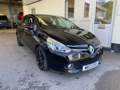 Begagnad Renault Clio IV Dynamique 90 HK (66 kW) 2013 Svart Halvkombi