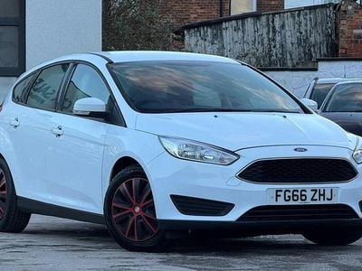 Used Ford Focus Style 100 HP (73 kW) 2017 White Hatchback