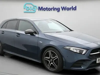 Begagnad Mercedes A180 Executive 136 HK (100 kW) 2022 Blå Halvkombi