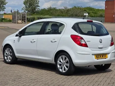 Used Vauxhall Corsa Design Edition 2014 White Hatchback