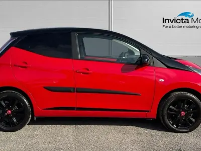 Used Toyota Aygo X-cite 68 HP (50 kW) 2018 Red pop gloss/black roof Hatchback
