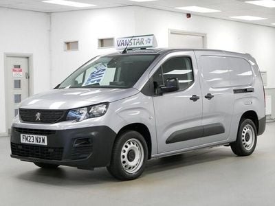 Used Peugeot Partner Premium 100 HP (73 kW) 2023 Grey MPV