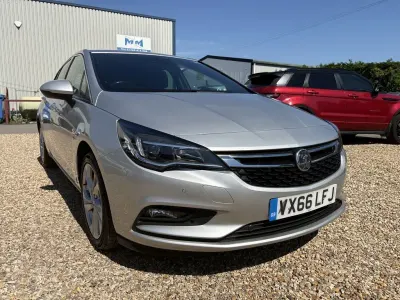 Used Vauxhall Astra SRi 136 HP (100 kW) 2016 Silver Hatchback