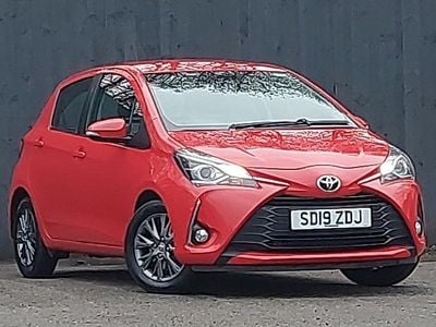 Used Toyota Yaris 111 HP (81 kW) 2019 Red Hatchback