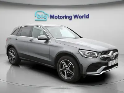 Używany Mercedes GLC300e AMG line 272 KM (200 kW) 2022 Szary SUV