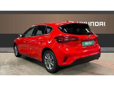Begagnad Ford Focus Titanium 125 HK (91 kW) 2022 Röd Halvkombi