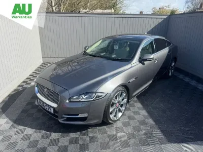 Usado Jaguar XJ Portfolio 300 CV (220 kW) 2016 Gris Berlina