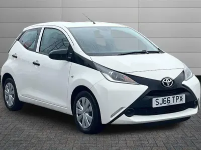 Used Toyota Aygo 68 HP (50 kW) 2016 White flash Hatchback