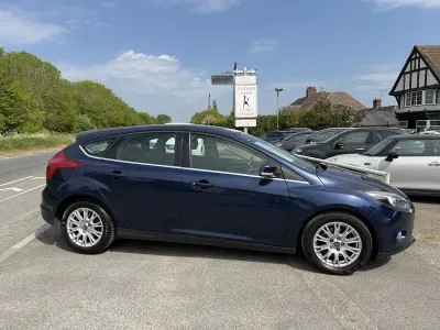 Used Ford Focus Titanium 125 HP (91 kW) 2011 Blue Hatchback