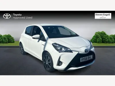 Used Toyota Yaris 100 HP (73 kW) 2018 White Hatchback