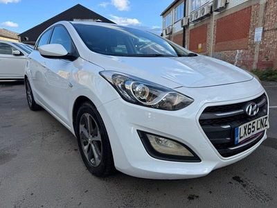White Used 2015 Hyundai i30 SE Hatchback | £5,499 (Fair price)