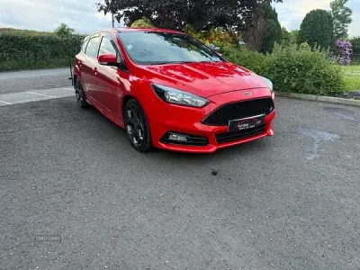Used Ford Focus ST 185 HP (136 kW) 2016 Red Hatchback
