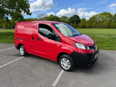 Używany Nissan NV200 Acenta 2017 Czerwony Minivan