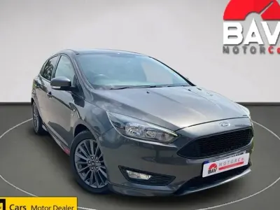 Used Ford Focus ST-Line 125 HP (91 kW) 2017 Grey Hatchback