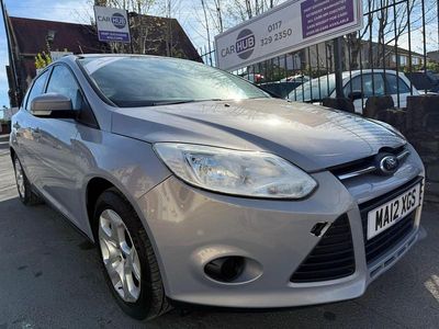 Begagnad Ford Focus 105 HK (77 kW) 2012 Silver Halvkombi