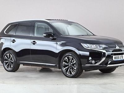 Begagnad Mitsubishi Outlander P-HEV 203 HK (149 kW) 2016 Svart Kombi