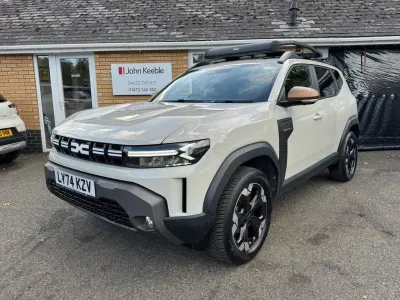 Used Dacia Duster Extreme 130 HP (95 kW) 2024 Cream SUV