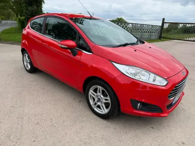 Usado Ford Fiesta Zetec 2014 Vermelho Citadino