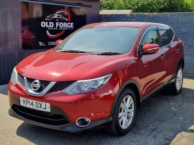 Used Nissan Qashqai Acenta 130 HP (95 kW) 2014 Red SUV