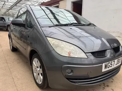 Begagnad Mitsubishi Colt 95 HK (69 kW) 2007 Grå Halvkombi