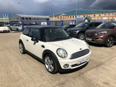 Used Mini Cooper Hatch 2009 White Hatchback