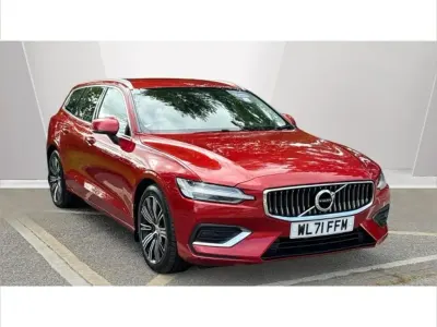 Usado Volvo V60 Inscription 197 HP (144 kW) 2021 Vermelho Carrinha