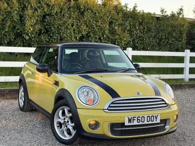 Usado Mini Cooper Hatch 2010 Amarelo Citadino