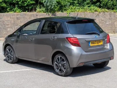 Used Toyota Yaris Design 100 HP (73 kW) 2017 Bronze Hatchback