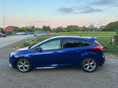 Begagnad Ford Focus ST 2016 Blå Halvkombi