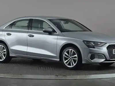 Usado Audi A3 Sport 150 HP (110 kW) 2023 Prateado Sedan