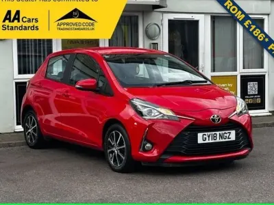 Used Toyota Yaris 111 HP (81 kW) 2018 Red Hatchback