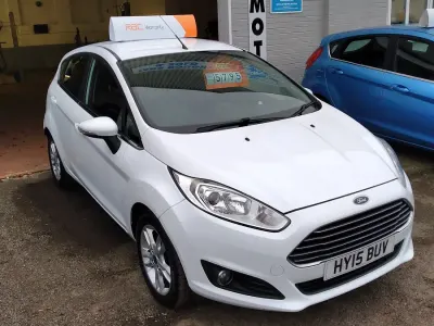 Usado Ford Fiesta Zetec 2015 Branco Citadino